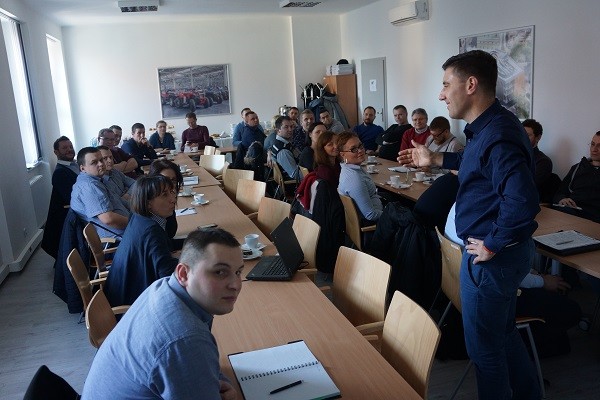 Trudne problemy najlepiej rozwiązywać w grupie
