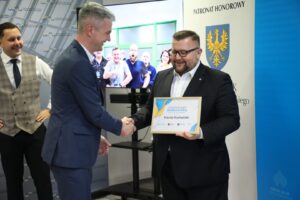 7735f77a-9d88-4934-be69-132eec9d122e