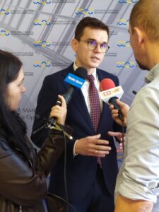 9f5000bb-4bcc-4ae6-b927-b5d65782913e-2