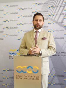 c18c8adc-8623-4e44-b598-a3846b1233f5-1