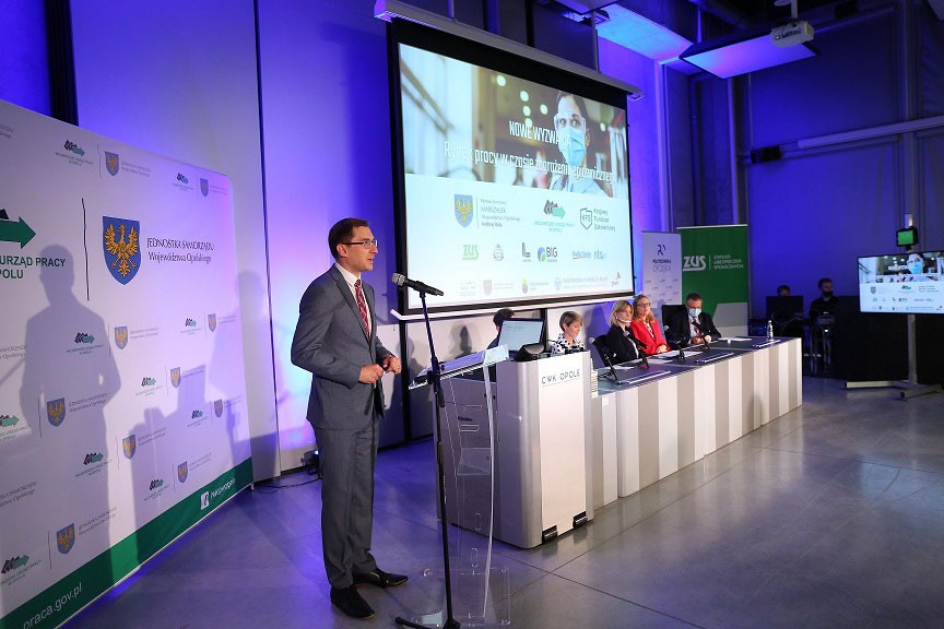 Wpływ pandemii na gospodarkę – konferencja WUP w Opolu