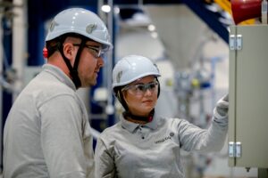 umicore-operators-working-at-umicore-in-nysa-highres